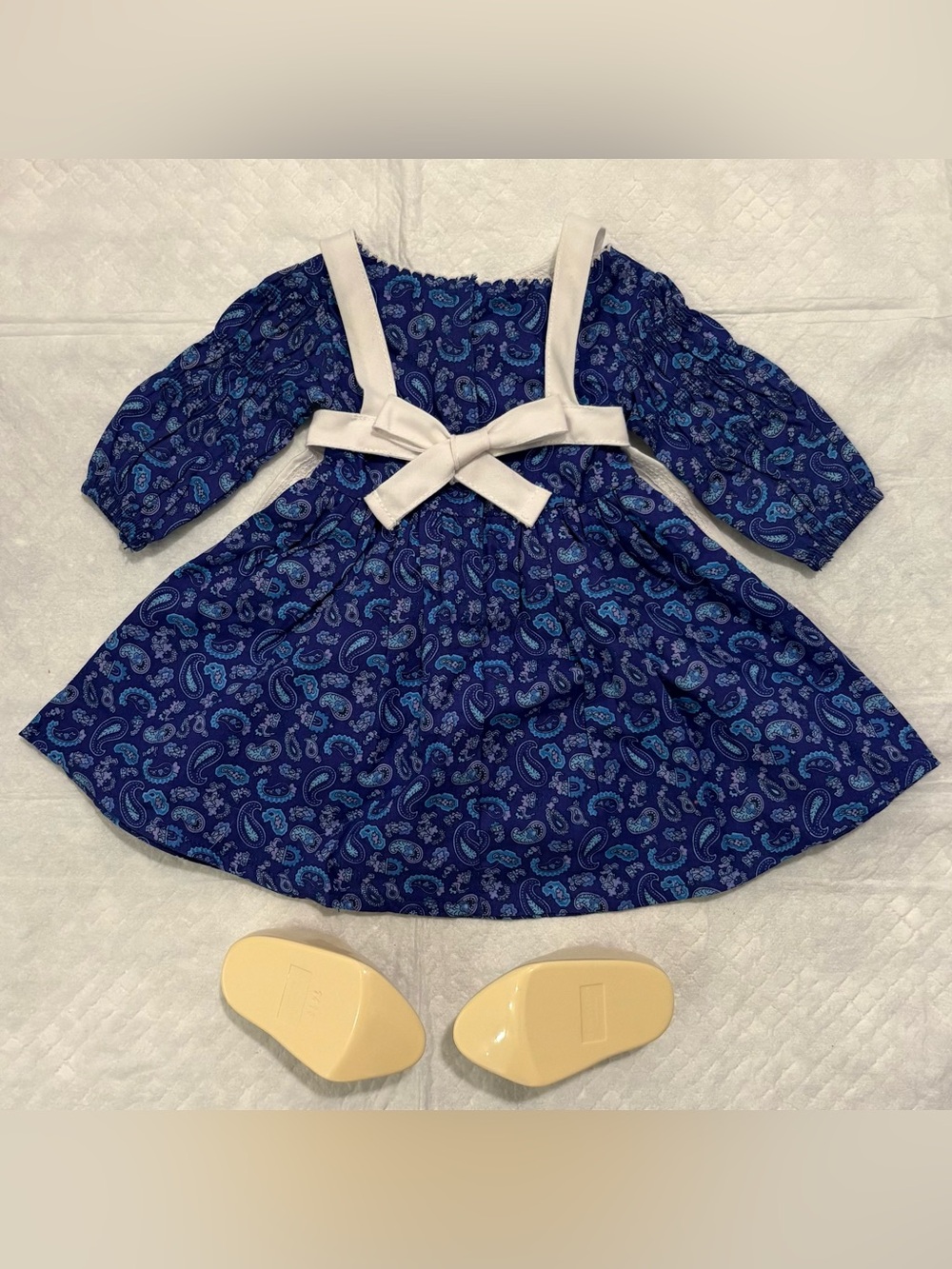 American Girl Doll Kirsten's
Baking Outfit Like New - Picture 4 of 6